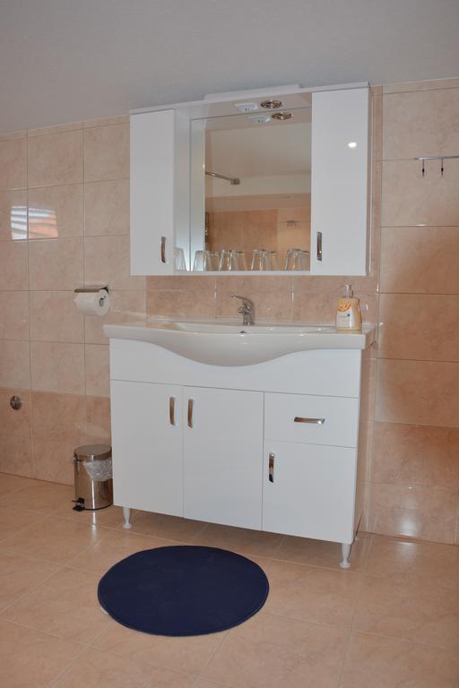 Apartments Petar & Anka Biograd Na Moru Habitación foto